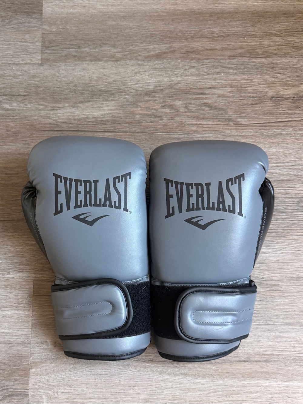 Everlast Gray Training Boxing Gloves with Hook-and-Loop Straps